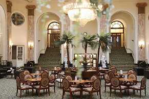 Adelphi Hotel