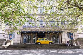 Adelphi Hotel