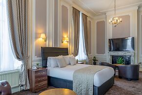 Adelphi Hotel