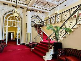 Adelphi Hotel
