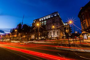 Adelphi Hotel