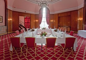 Adelphi Hotel