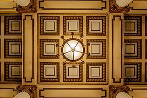 Adelphi Hotel