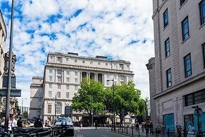 Adelphi Hotel