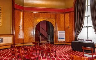 Adelphi Hotel