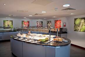 DoubleTree by Hilton London Heathrow Airport