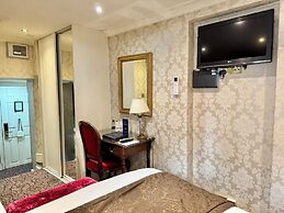 The Leonard Hotel