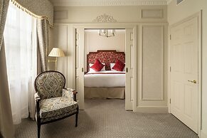 The Leonard Hotel
