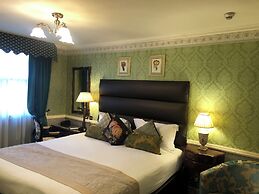 The Leonard Hotel