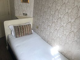 The Leonard Hotel