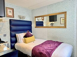 The Leonard Hotel