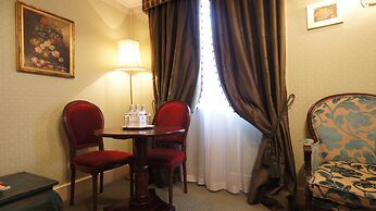 The Leonard Hotel