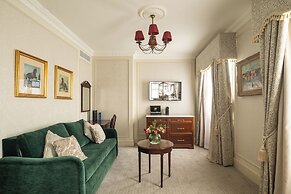 The Leonard Hotel