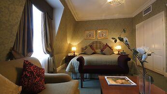 The Leonard Hotel