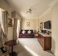 The Leonard Hotel