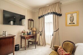 The Leonard Hotel