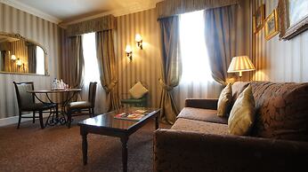 The Leonard Hotel