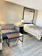 Super 8 by Wyndham Bay St. Louis