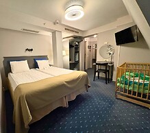 Crystal Plaza Hotel