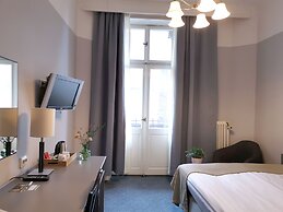 Crystal Plaza Hotel