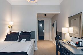 Crystal Plaza Hotel