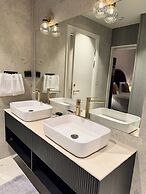 Crystal Plaza Hotel