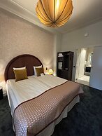 Crystal Plaza Hotel