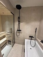 Crystal Plaza Hotel