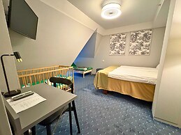 Crystal Plaza Hotel