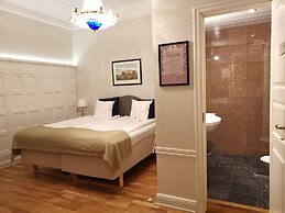 Crystal Plaza Hotel