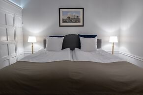Crystal Plaza Hotel