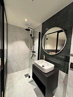 Crystal Plaza Hotel