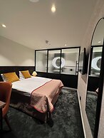 Crystal Plaza Hotel