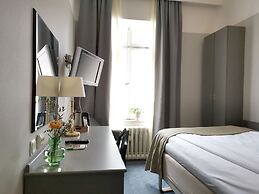 Crystal Plaza Hotel