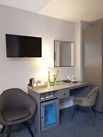 Crystal Plaza Hotel