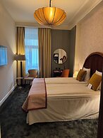 Crystal Plaza Hotel