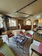 Crystal Plaza Hotel