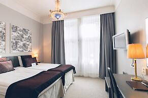 Crystal Plaza Hotel