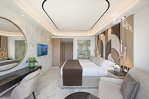 Adams Beach Hotel & Spa