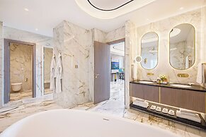 Adams Beach Hotel & Spa