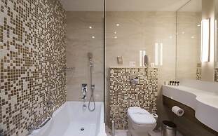 Adams Beach Hotel & Spa