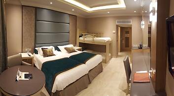 Adams Beach Hotel & Spa