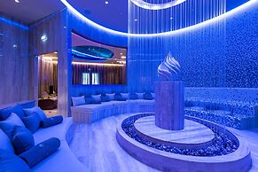 Adams Beach Hotel & Spa