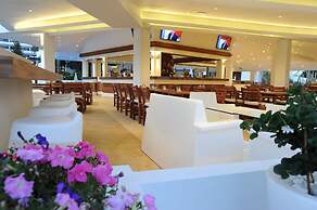 Adams Beach Hotel & Spa