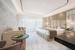 Adams Beach Hotel & Spa