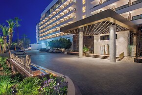 Adams Beach Hotel & Spa