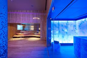 Adams Beach Hotel & Spa