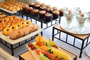 Crowne Plaza Toronto Airport by IHG