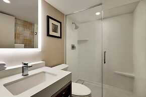Crowne Plaza Toronto Airport by IHG