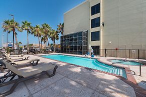 Comfort Suites Beachside